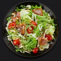 Салат с козьим сыром и сырокопчёным балыком Салат с козьим сыром и сырокопчёным балыком