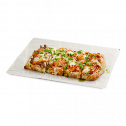 Пышная фокачча, запечённая с курицей под сыром