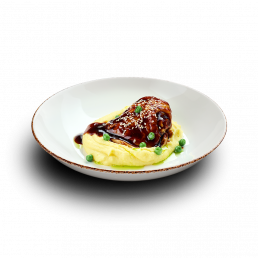 Мясо цыплёнка в перечном соусе с картофельным пюре