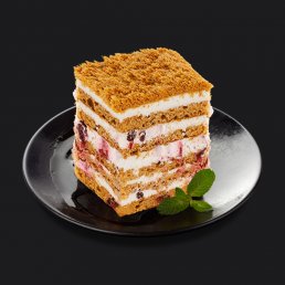 Медовый торт с брусникой Медовый торт с брусникой