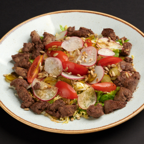 Салат с куриной печенью и овощами Салат с куриной печенью и овощами