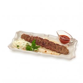 Люля-кебаб из говядины на лаваше с маринованным белым луком и соусом сацебели заказать доставку в Красноярске | «Баран и бисер»