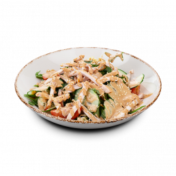 Руккола с копченой курицей и соусом Цезарь BBQ Руккола с копченой курицей и соусом Цезарь BBQ