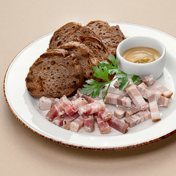 Солёное и копчёное сало с бородинским хлебом заказать доставку в Красноярске | «Mama`s»