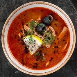 Классическая мясная солянка Классическая мясная солянка