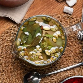 Мятный чай с корицей, кардамоном и рахат-лукумом Мятный чай с корицей, кардамоном и рахат-лукумом