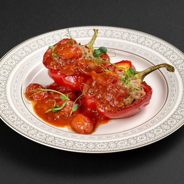 Фаршированные перцы с томатным соусом заказать доставку в Красноярске | «Свинья и бисер»