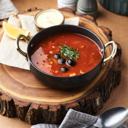 Мясная солянка с деревенской сметаной Мясная солянка с деревенской сметаной
