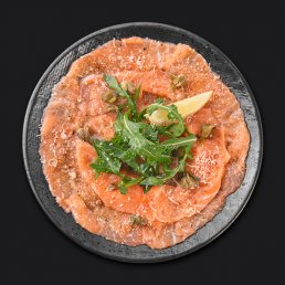 Карпаччо из лосося с лимонно-горчичным соусом Карпаччо из лосося с лимонно-горчичным соусом