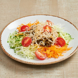 Дальневосточный салат с морской капустой и овощами заказать доставку в Красноярске | Доставка «Беллини»
