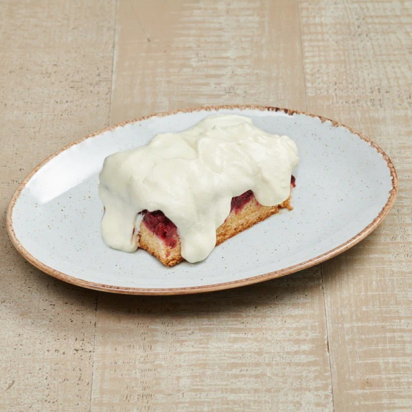 Брусничный пирог со сметаной заказать доставку в Красноярске | «Свинья и бисер»