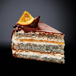Торт маковый с апельсиновой цедрой Нежный бисквит с апельсиновой прослойкой и тёмным шоколадом заказать доставку в Красноярске | Доставка «Беллини»