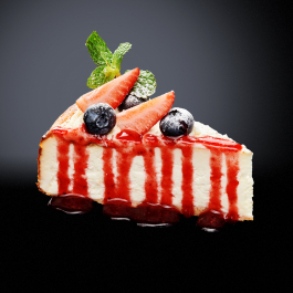 Чизкейк со свежими ягодами Сливочно-сырный крем на песочной основе с ягодами заказать доставку в Красноярске | Доставка «Беллини»