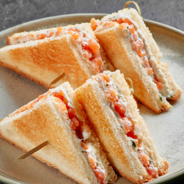 Сэндвич с форелью и сыром Филадельфия заказать доставку в Красноярске | «Крем»