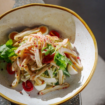 Салат из кальмаров со свежими огурцами рецепт – Авторская кухня: Салаты. «Еда»