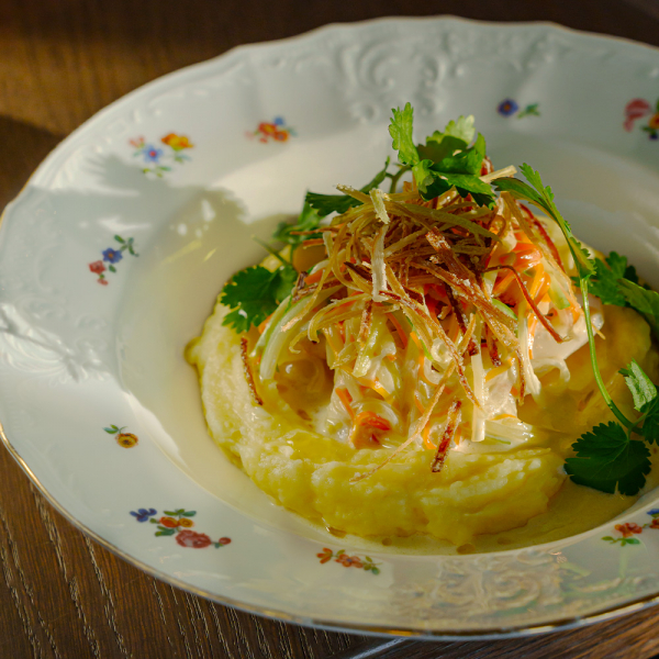 Сливочное рагу из кальмара с овощами и картофельным пюре заказать доставку в Красноярске | Доставка «Беллини»