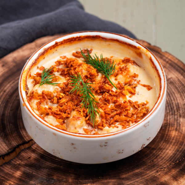 Запеченная цветная капуста в сливочно-трюфельном соусе с сыром заказать доставку в Красноярске | Mama`s»