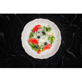 Зелёный салат с грейпфрутом и голубикой заказать доставку в Красноярске | Доставка «Беллини»