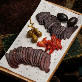 Вяленое мясо с каперсами и оливками заказать доставку в Красноярске | Доставка «Беллини»