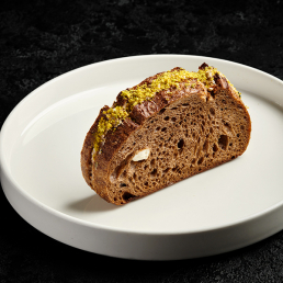 Сэндвич с тунцом на черном хлебе заказать доставку в Красноярске | «Крем»
