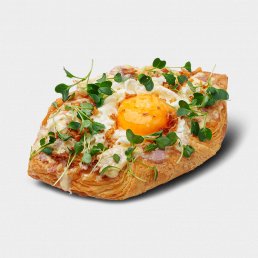 Дениш с беконом и сыром заказать доставку в Красноярске | «РомБаба»