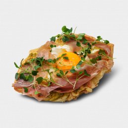 Дениш с пармской ветчиной, соусом песто и вялеными томатами Дениш с пармской ветчиной, соусом песто и вялеными томатами заказать доставку в Красноярске | «РомБаба»